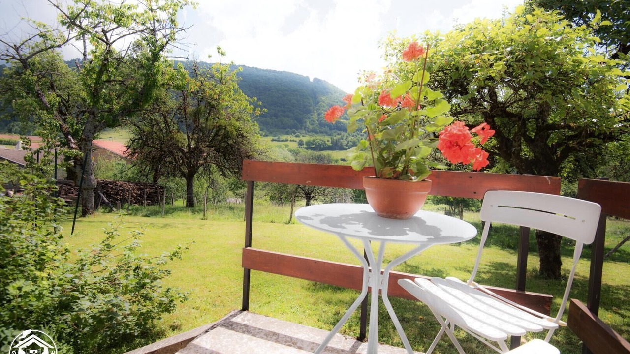 Photo of Patio Balcony in Boyeux-Saint-Jerome