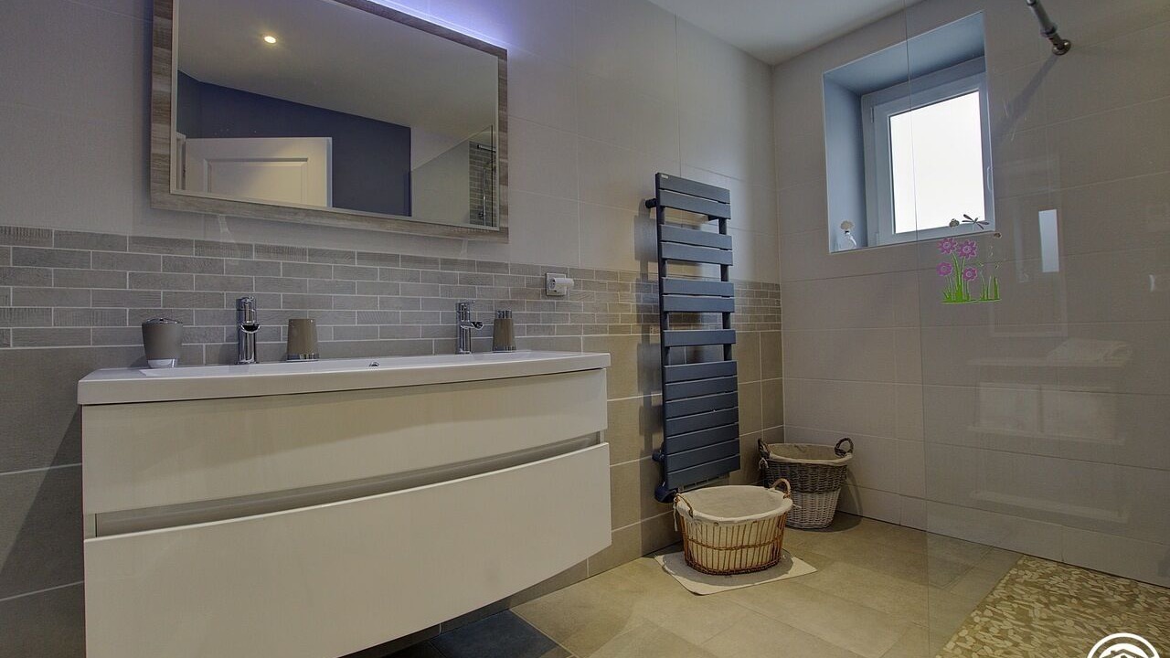 Photo of Bathroom in Marboz