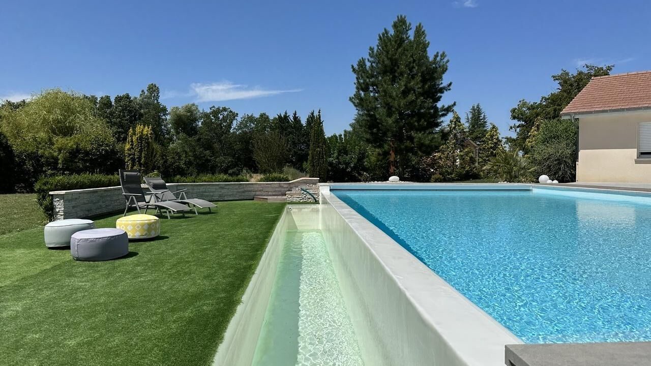 Photo of Outdoor in Peronnas