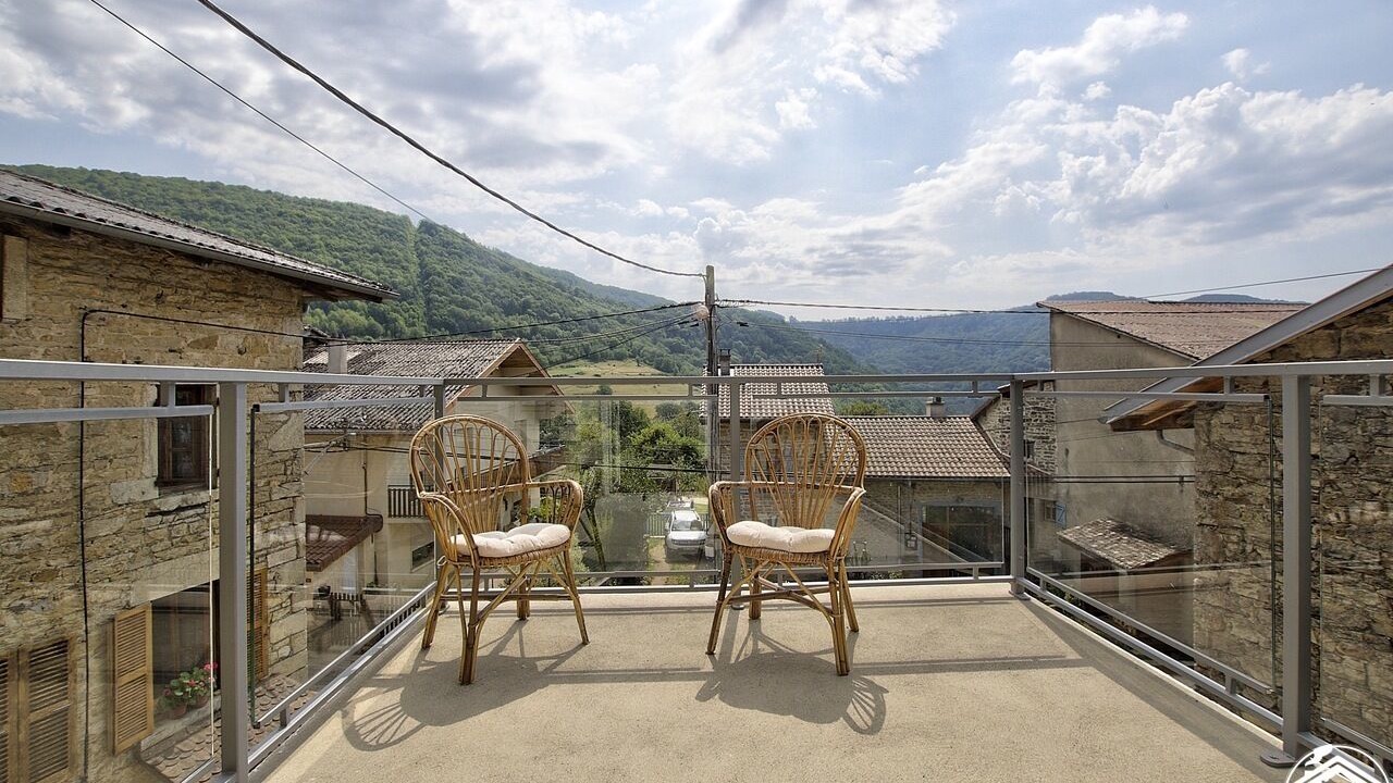 Photo of Patio Balcony in Boyeux-Saint-Jerome