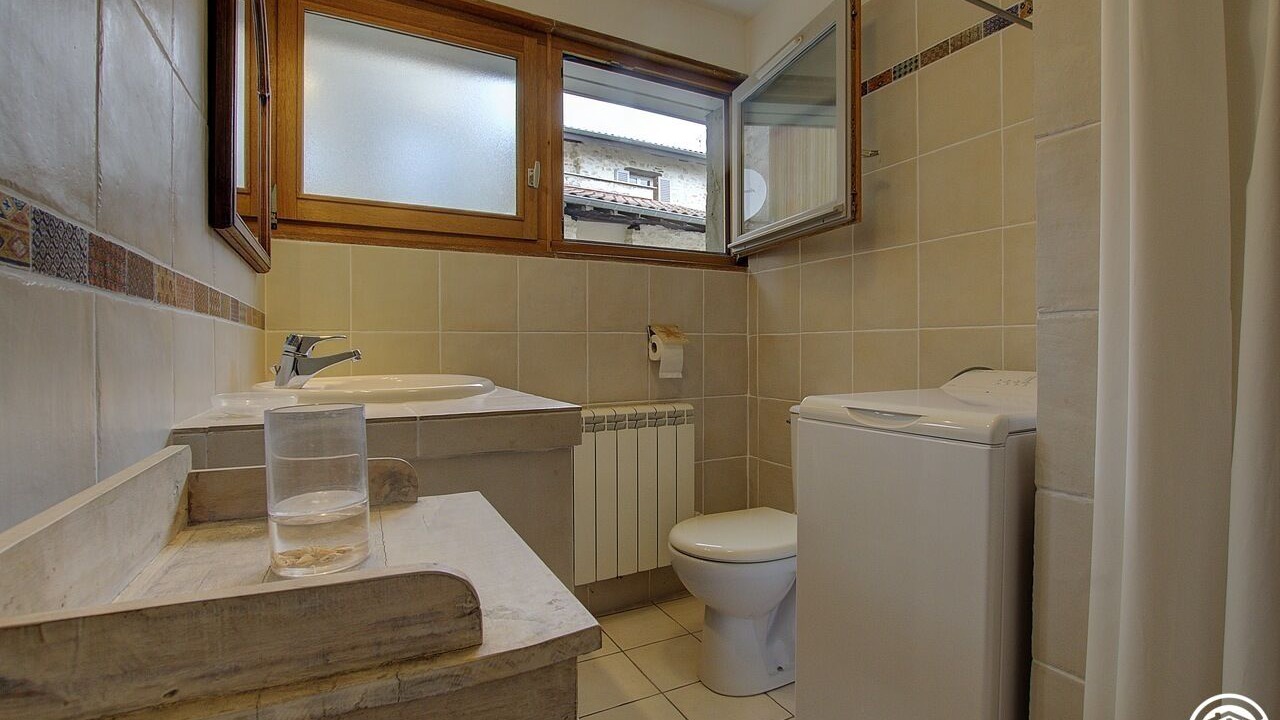 Photo of Bathroom in Revonnas