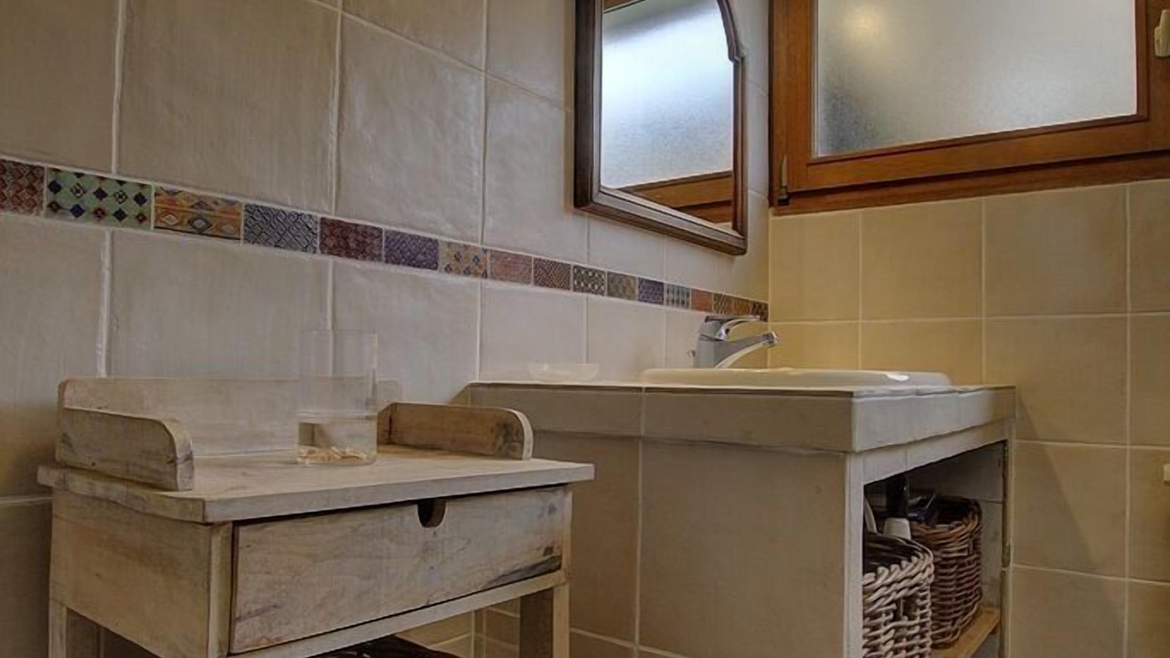 Photo of Bathroom in Revonnas