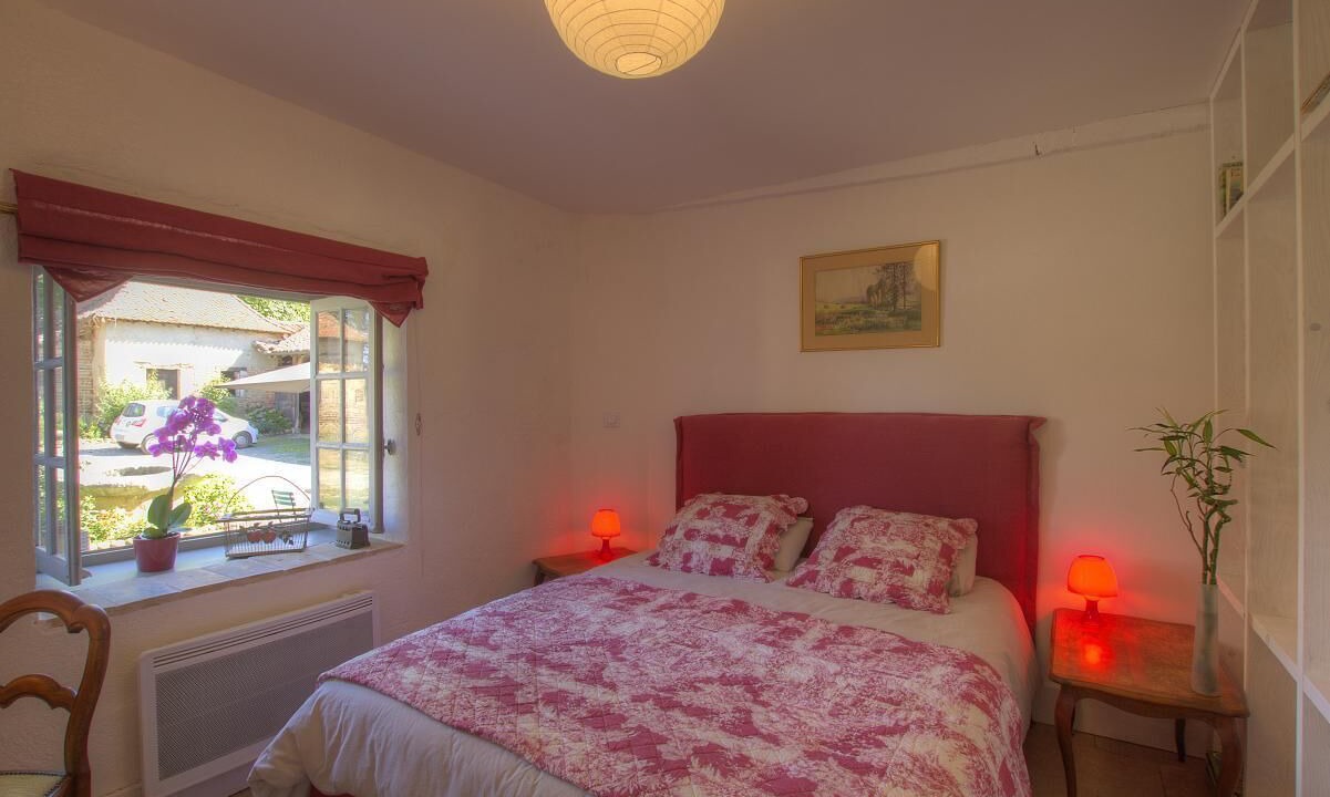 Photo of Bedroom in Chanoz-Chatenay