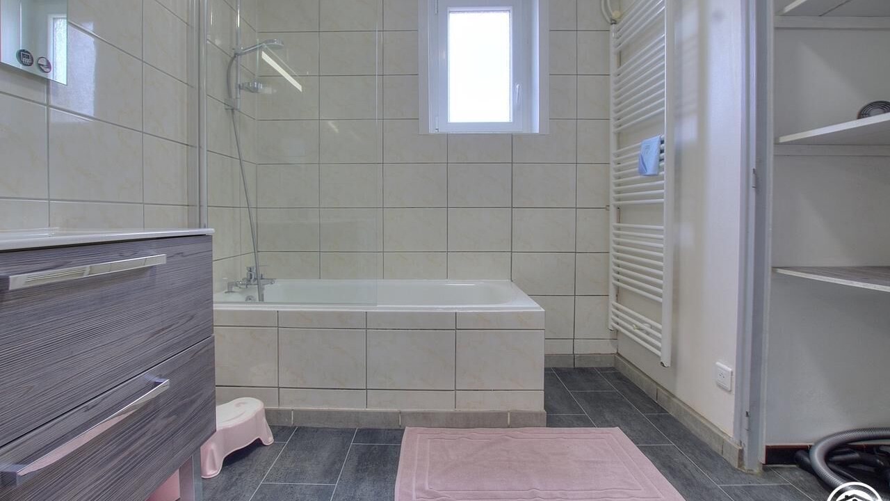 Photo of Bathroom in Saint-Benigne