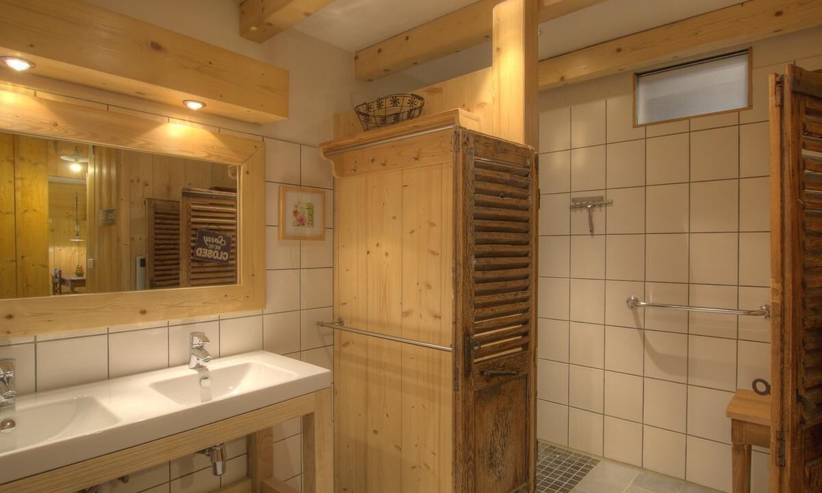 Photo of Bathroom in Chezery Forens