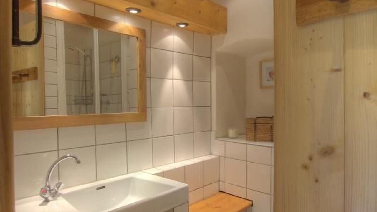 Photo of Bathroom in Chezery Forens