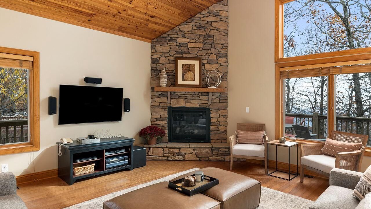 Photo of Livingroom in Chestnut Springs