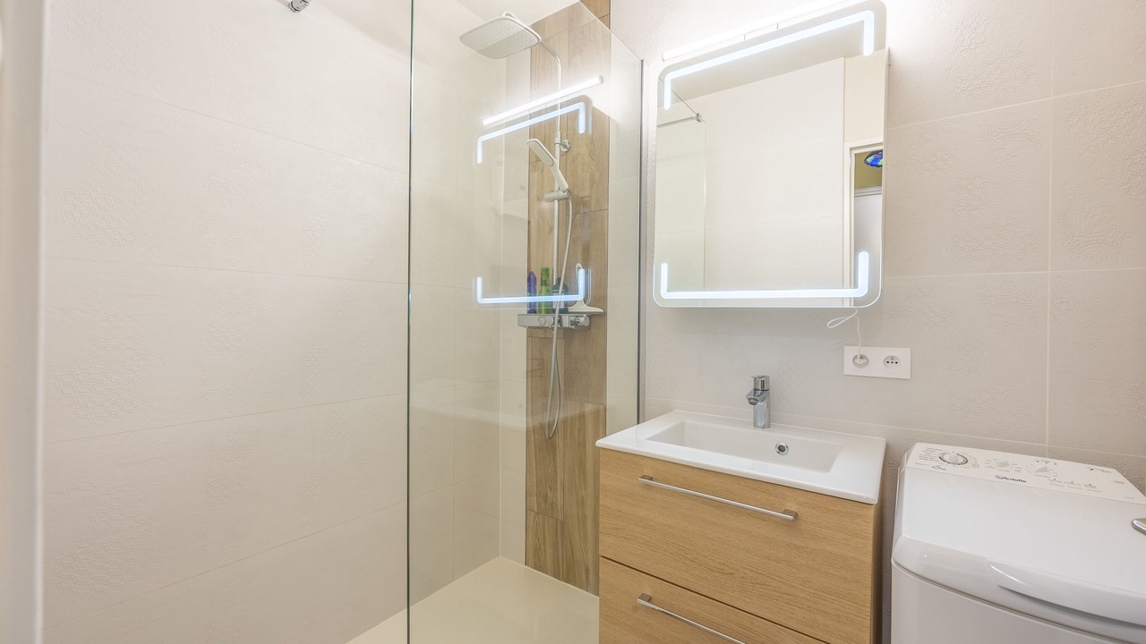 Photo of Bathroom in Courseulles-sur-Mer