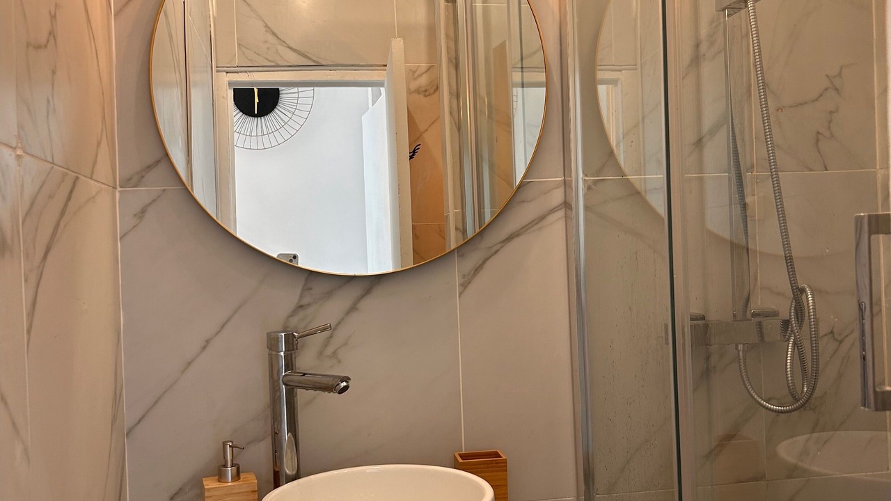Photo of Bathroom in Minimes - Barriere de Paris