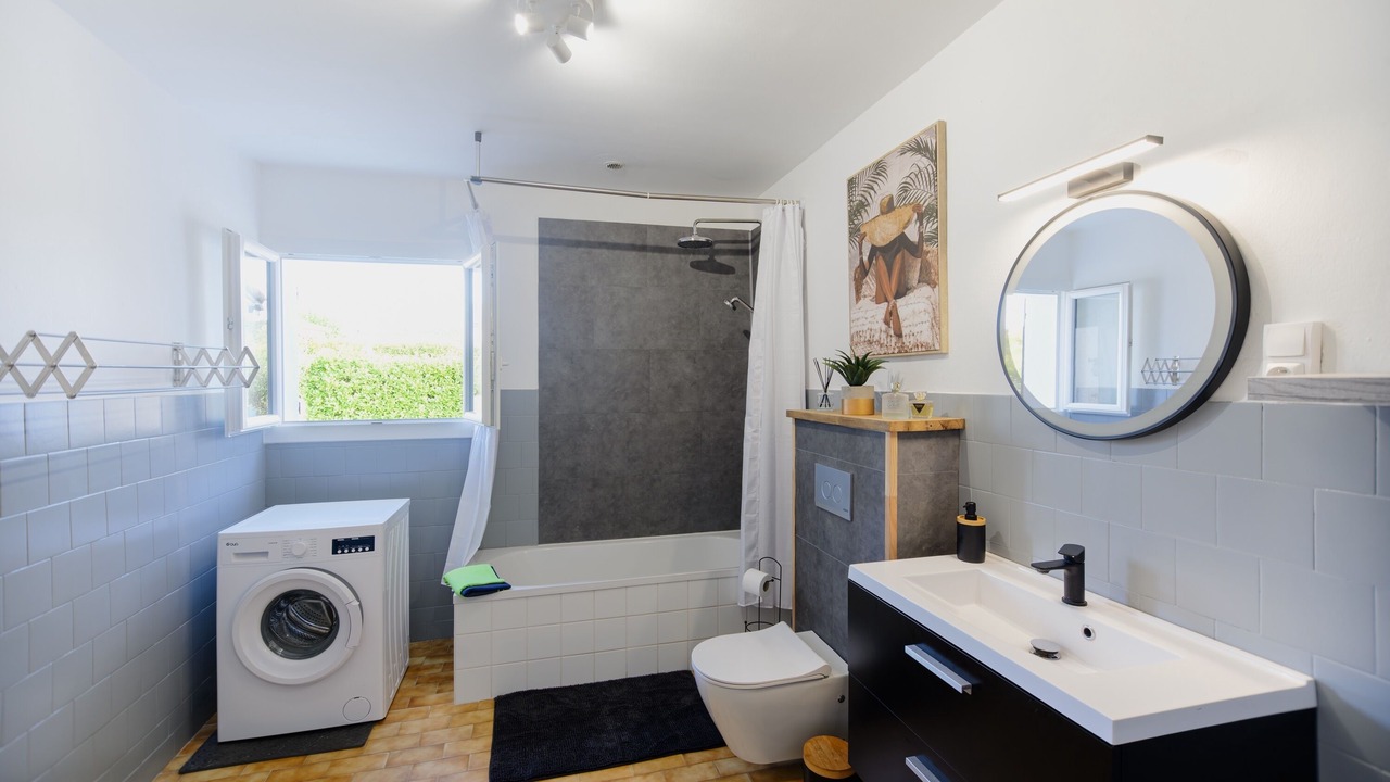Photo of Bathroom in Saint-Jean-de-Maruejols-et-Avejan