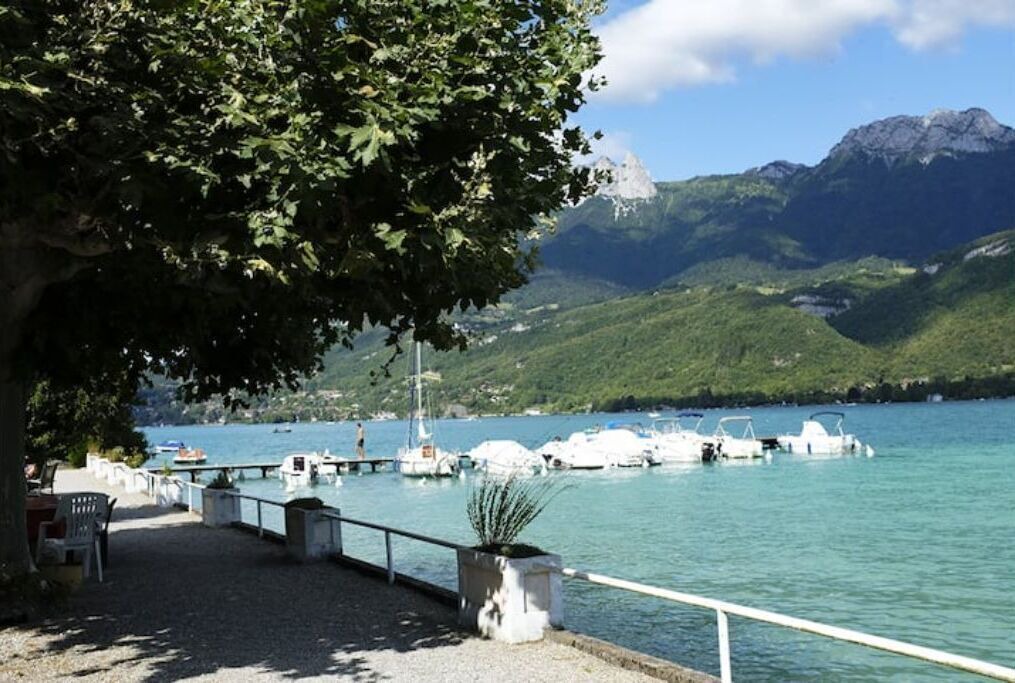 Photo of Others in Bredannaz