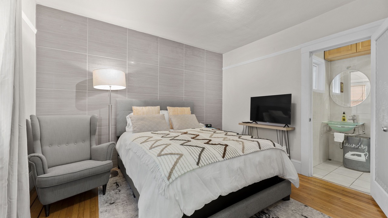 Photo of Others in Sunnyside