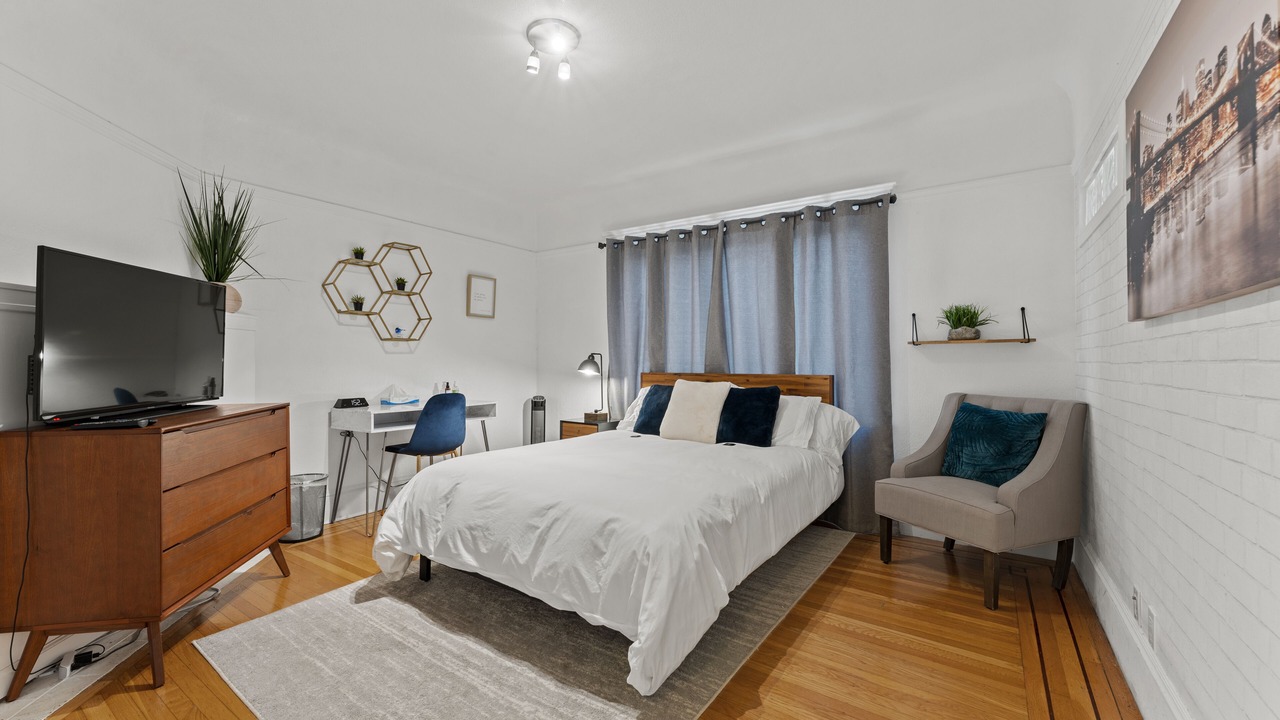 Photo of Others in Sunnyside