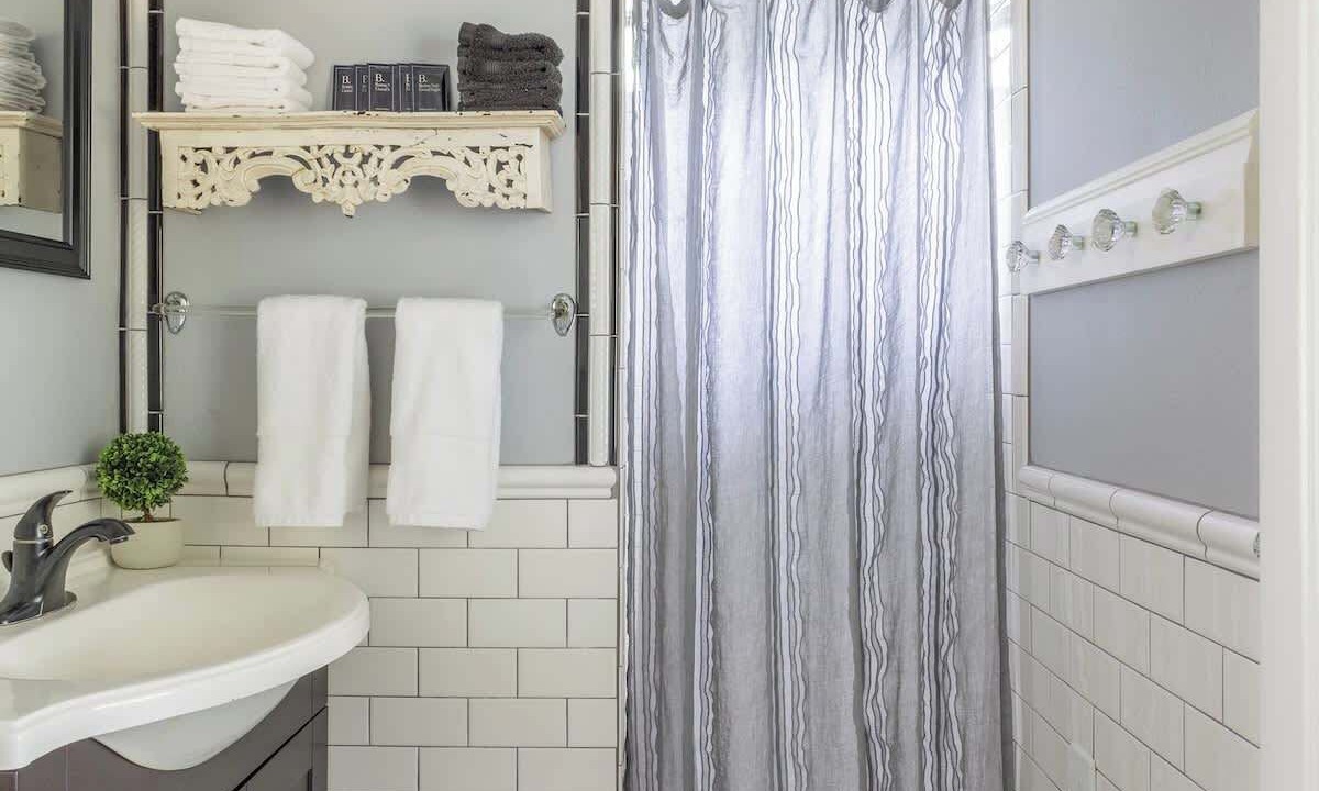 Photo of Bathroom in Round Top