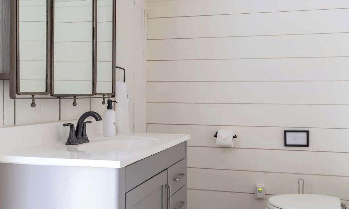 Photo of Bathroom in Round Top