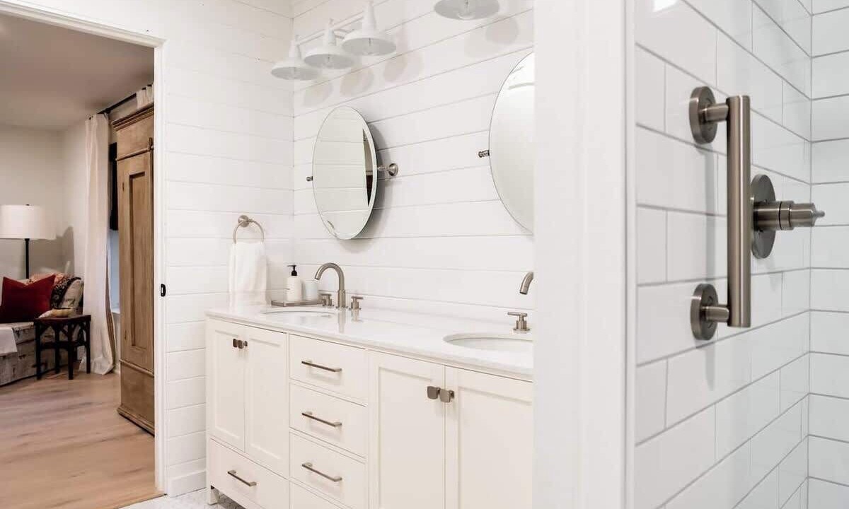 Photo of Bathroom in Round Top