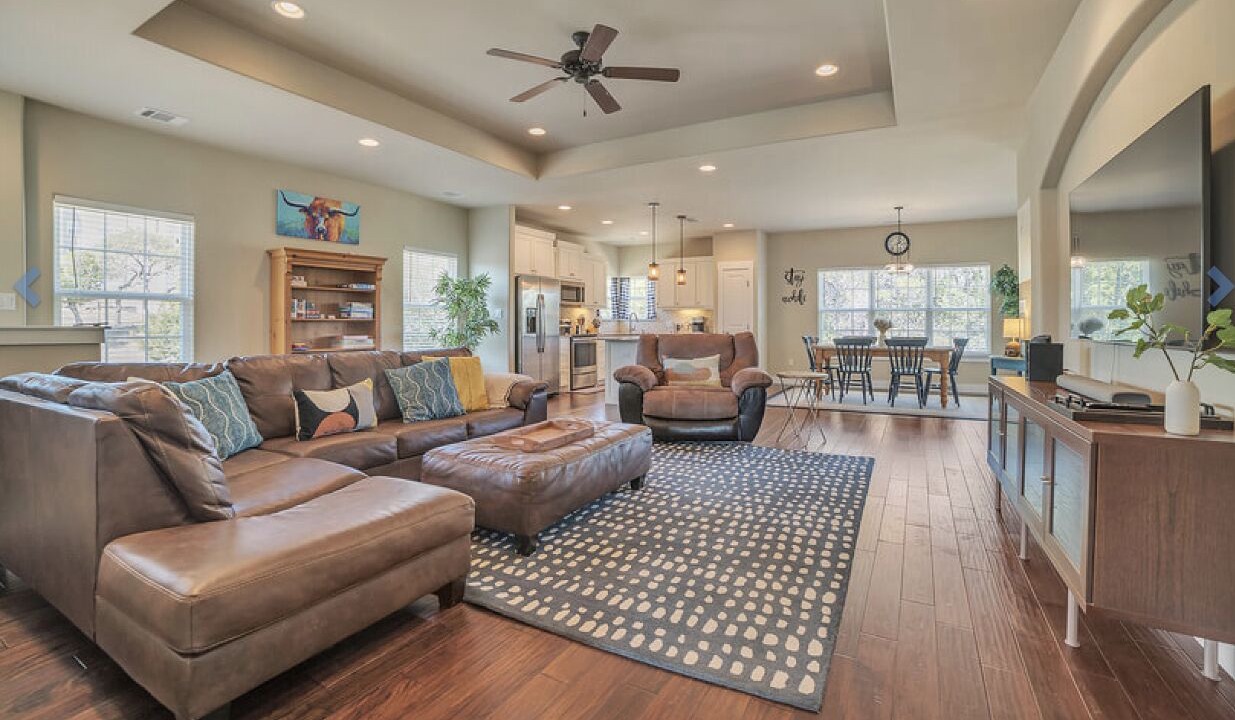 Photo of Livingroom in Hudson Bend