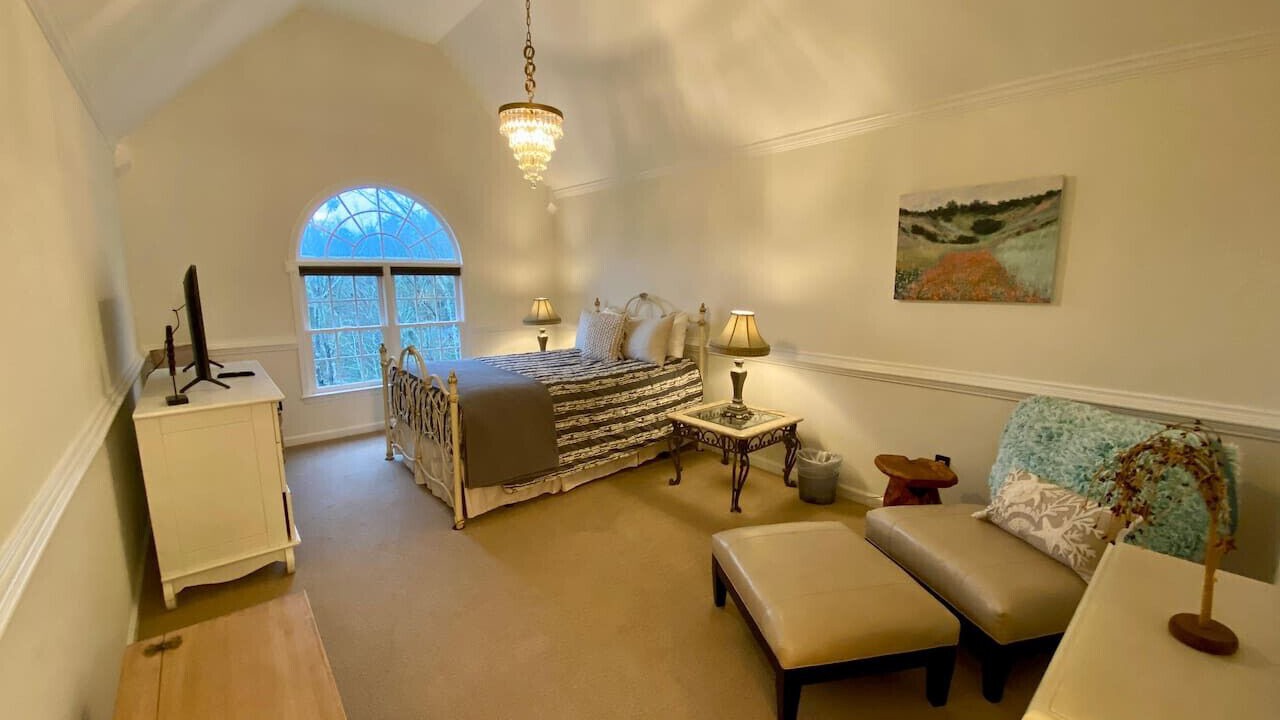 Photo of Bedroom in Dahlonega