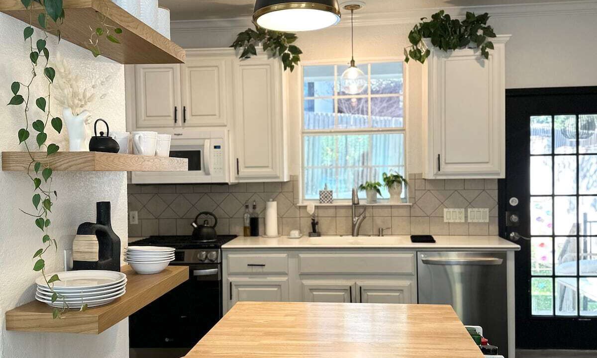 Photo of Kitchen in South River City