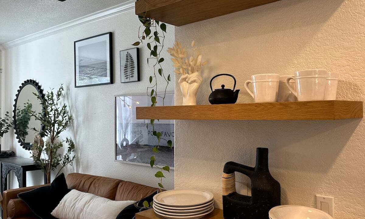Photo of Livingroom in South River City