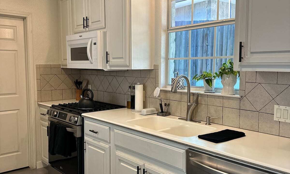 Photo of Kitchen in South River City