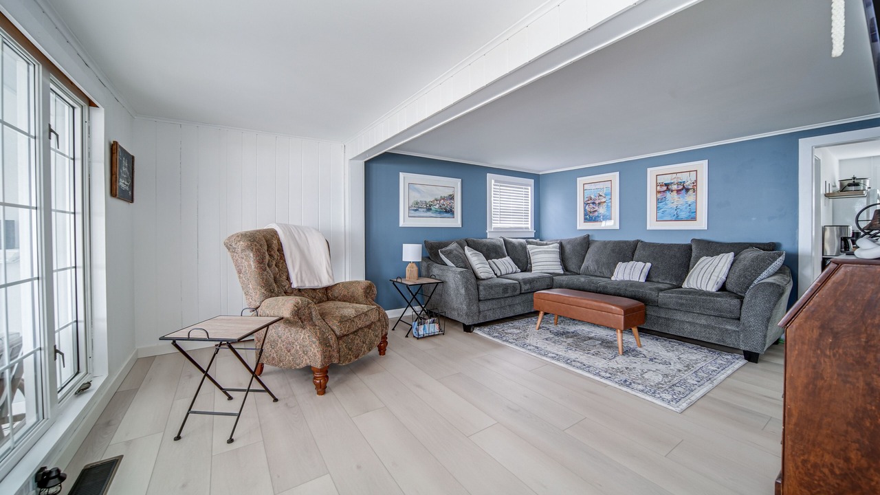 Photo of Livingroom in Jamestown West