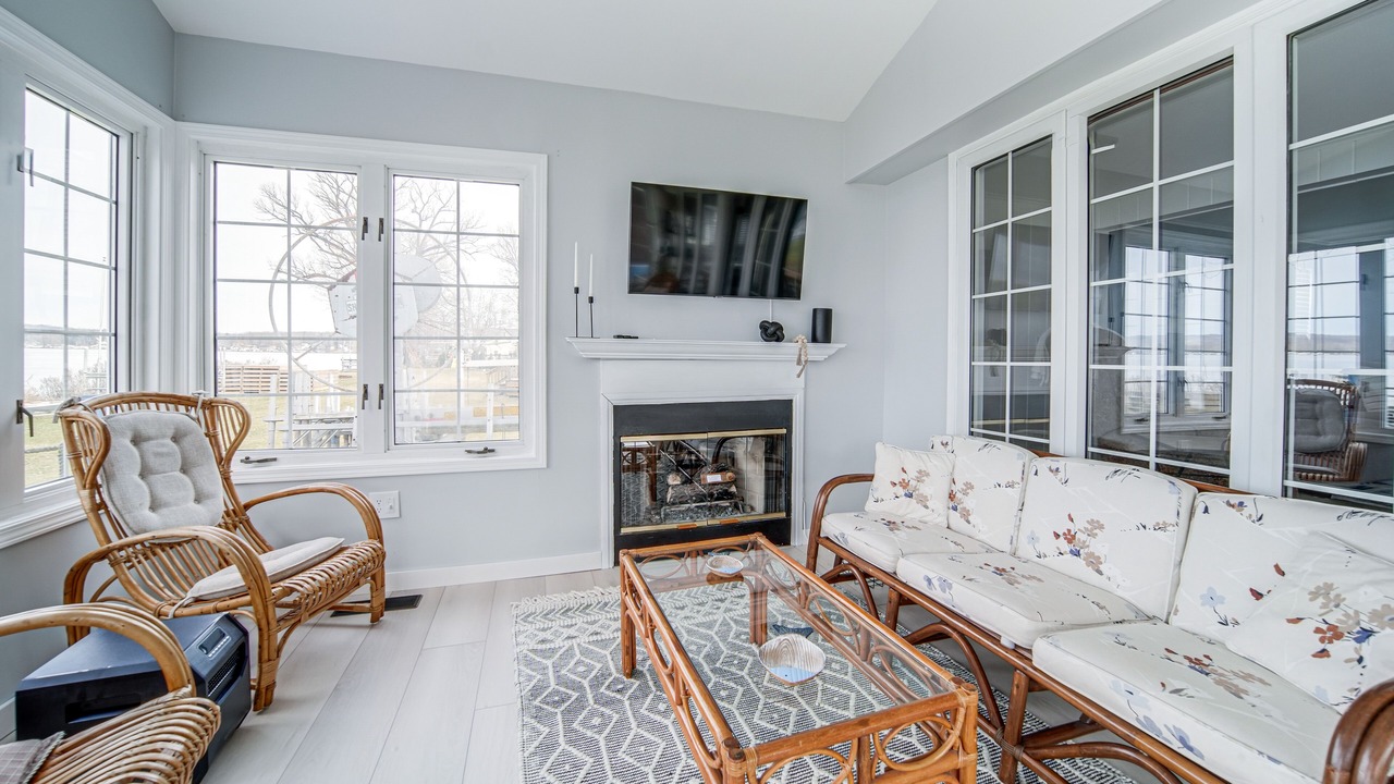 Photo of Livingroom in Jamestown West
