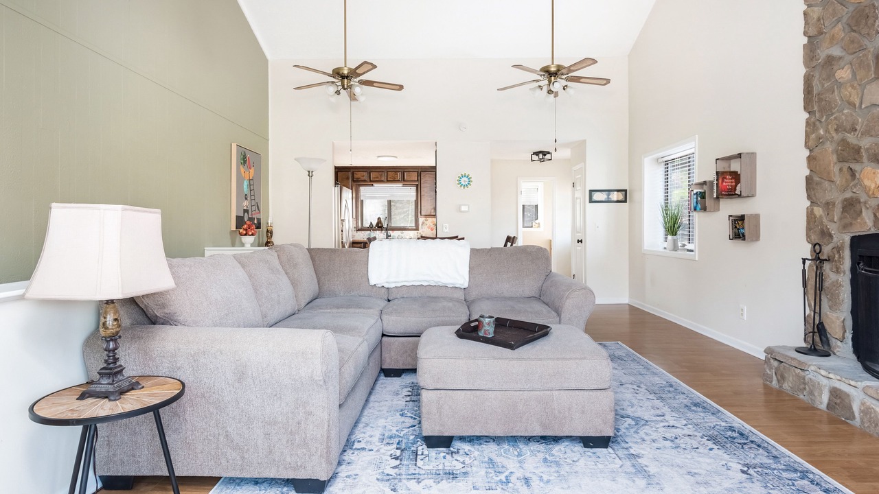 Photo of Livingroom in Jasper