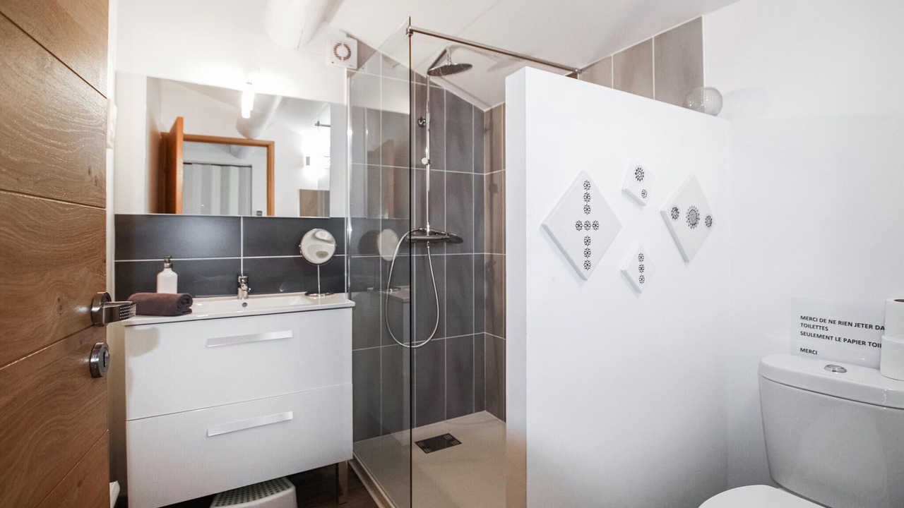 Photo of Bathroom in La Garde-Adhemar