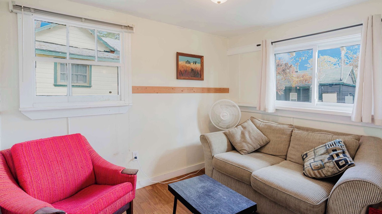 Photo of Livingroom in Gravenhurst