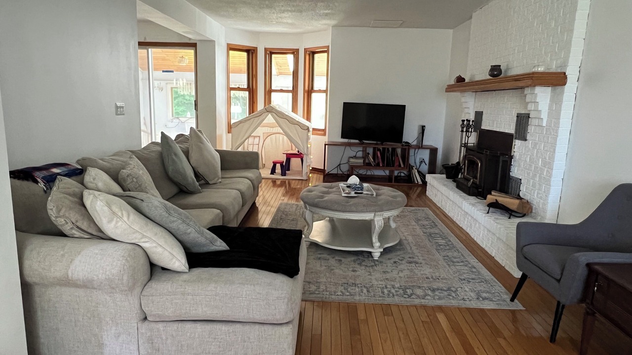 Photo of Livingroom in Kingston