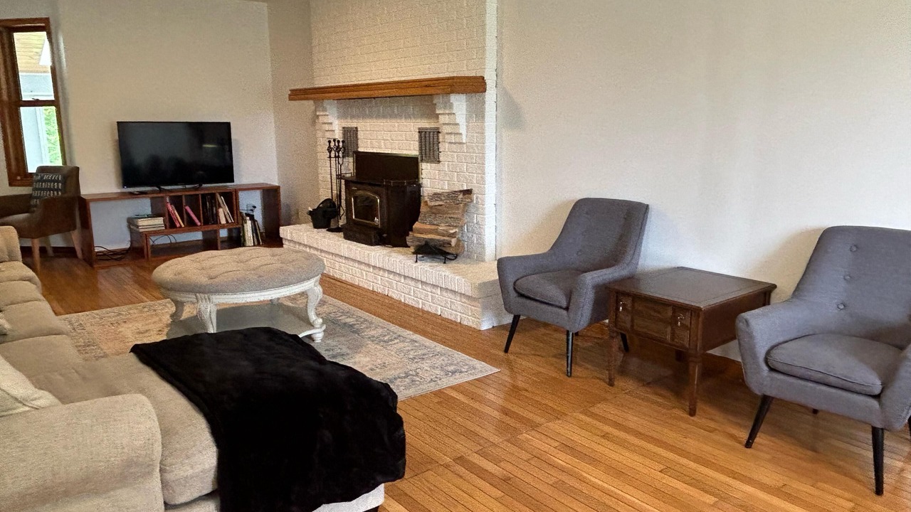 Photo of Livingroom in Kingston