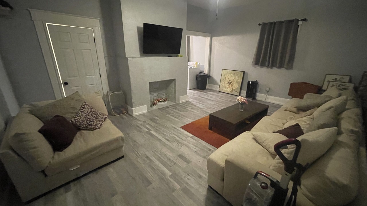 Photo of Livingroom in Commerce
