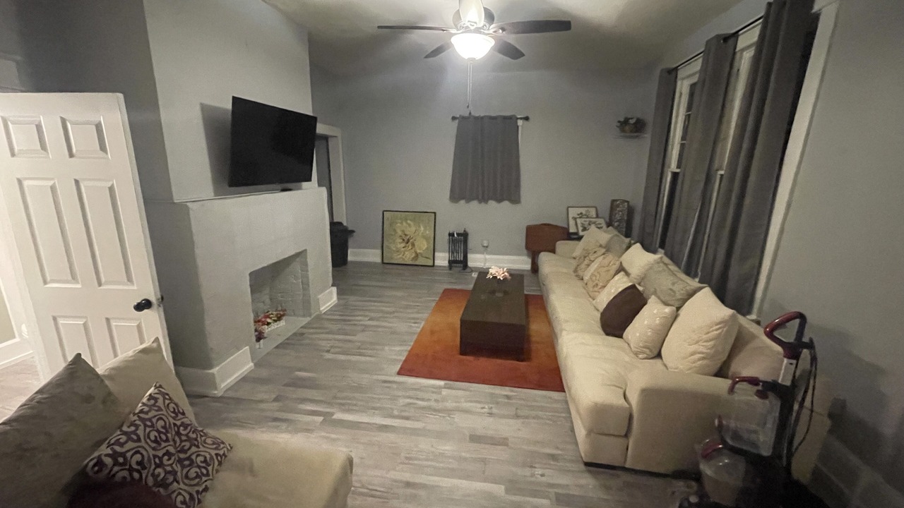 Photo of Livingroom in Commerce