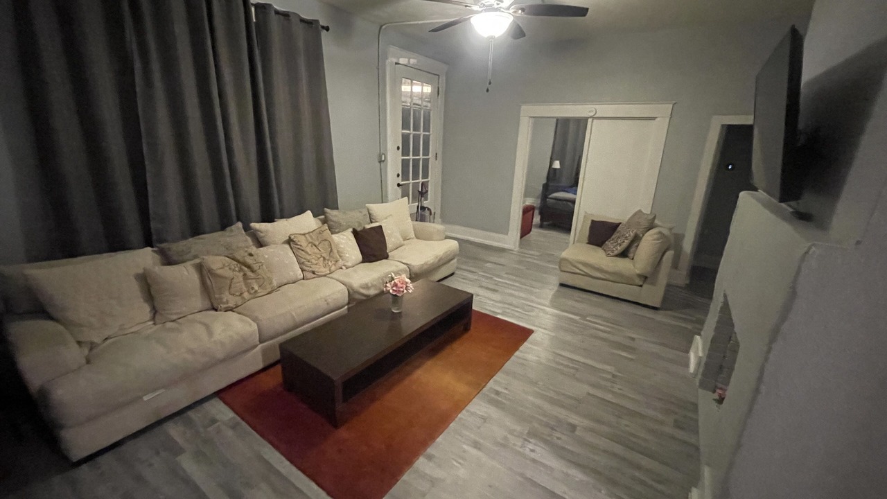 Photo of Livingroom in Commerce