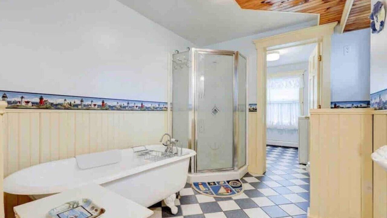 Photo of Bathroom in Pine Point