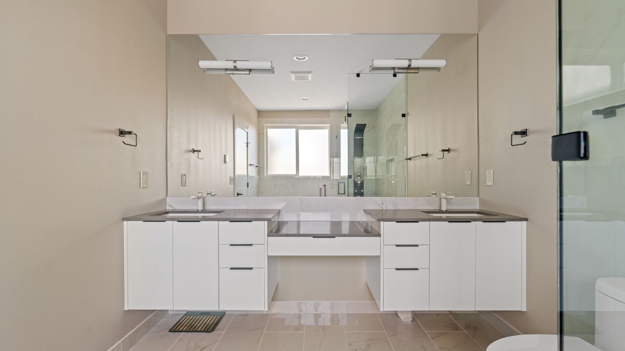 Photo of Bathroom in White Center