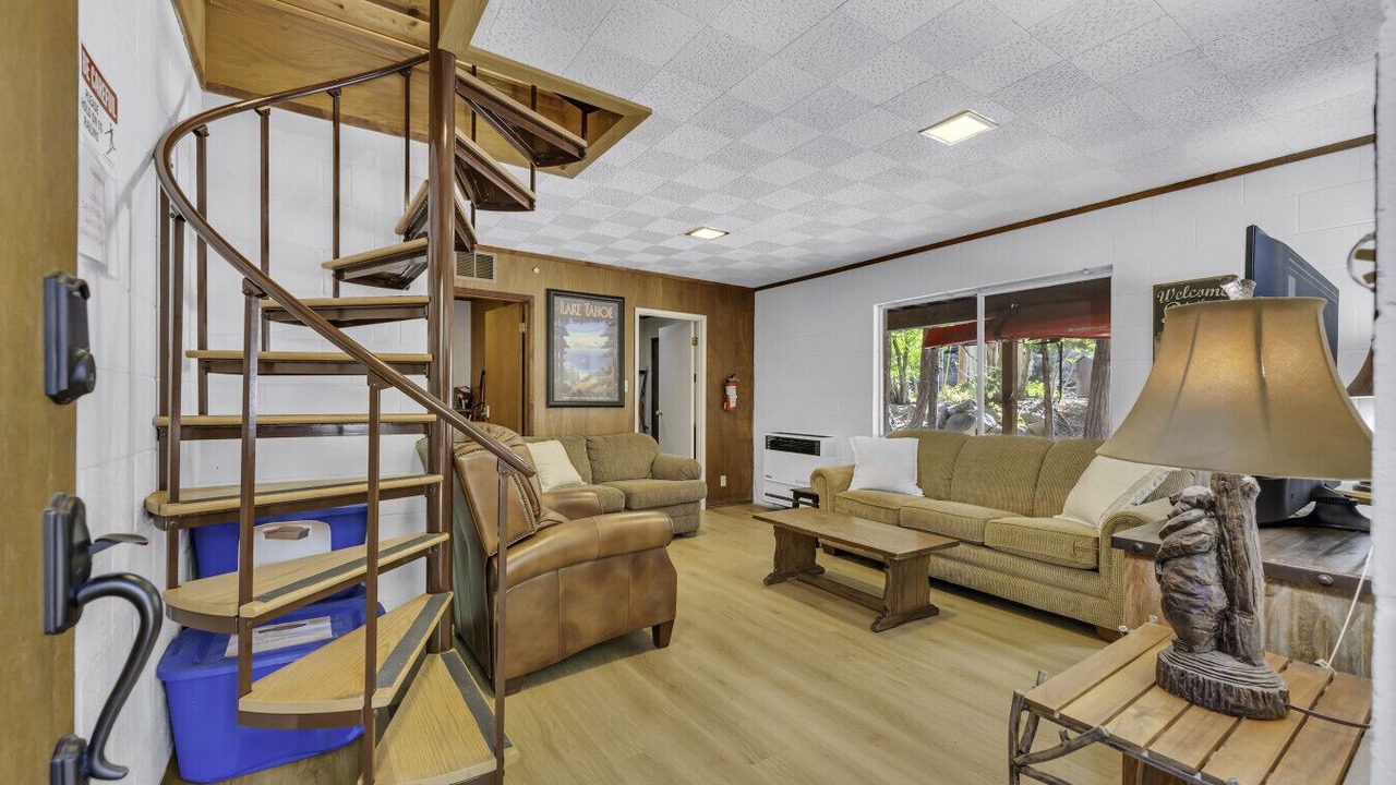 Photo of Livingroom in Tahoma