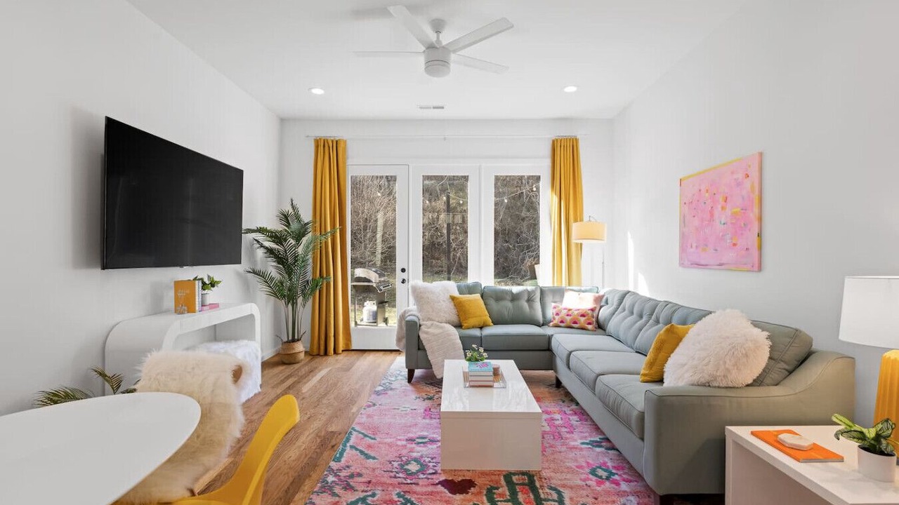 Photo of Livingroom in East Ridge
