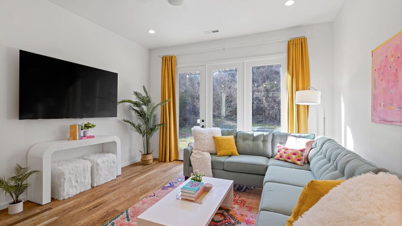 Photo of Livingroom in East Ridge