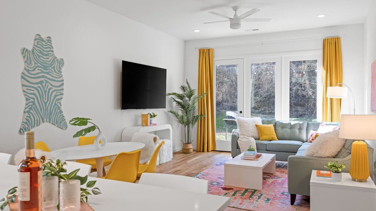 Photo of Livingroom in East Ridge