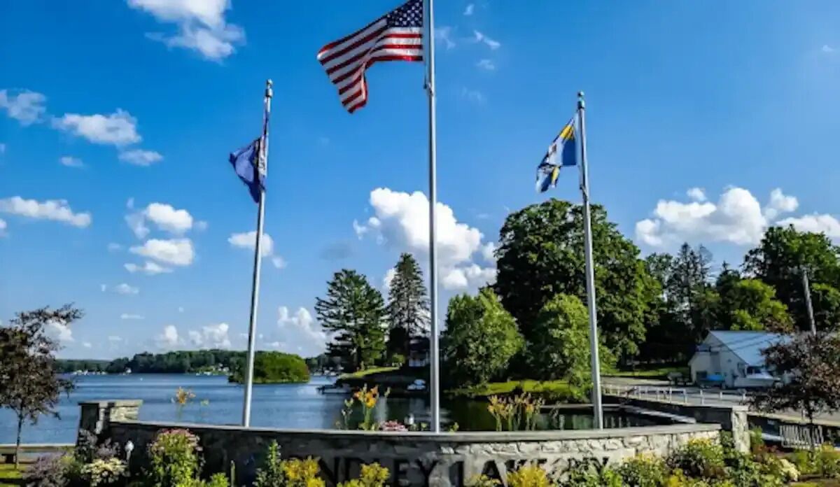 Photo of Others in Findley Lake