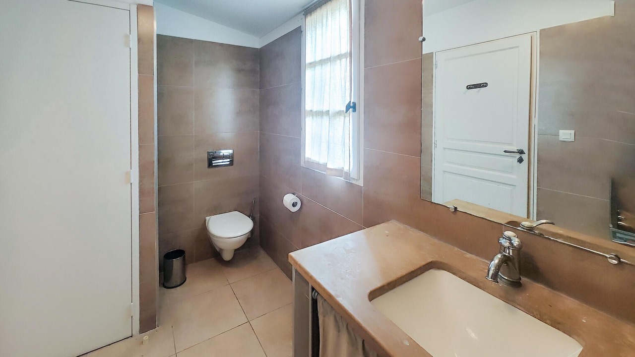 Photo of Bathroom in Saint-Laurent-de-la-Cabrerisse