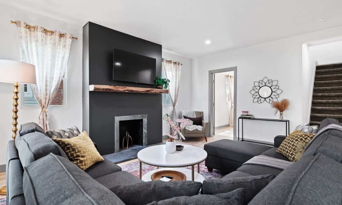 Photo of Livingroom in Firestone Park