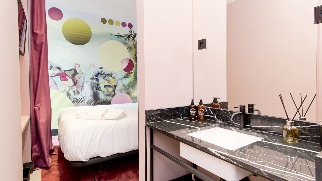 Photo of Bedroom in Literary Quarter