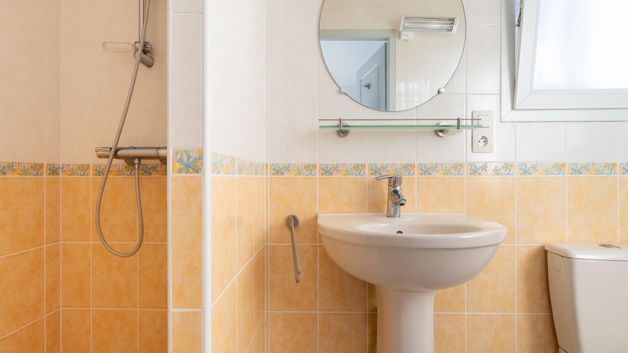 Photo of Bathroom in Felines-Minervois