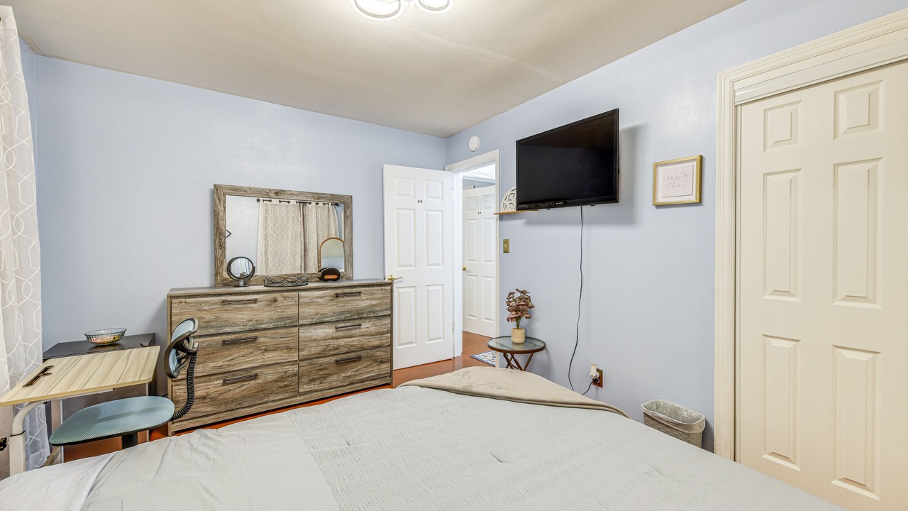 Photo of Bedroom in Colonial Heights