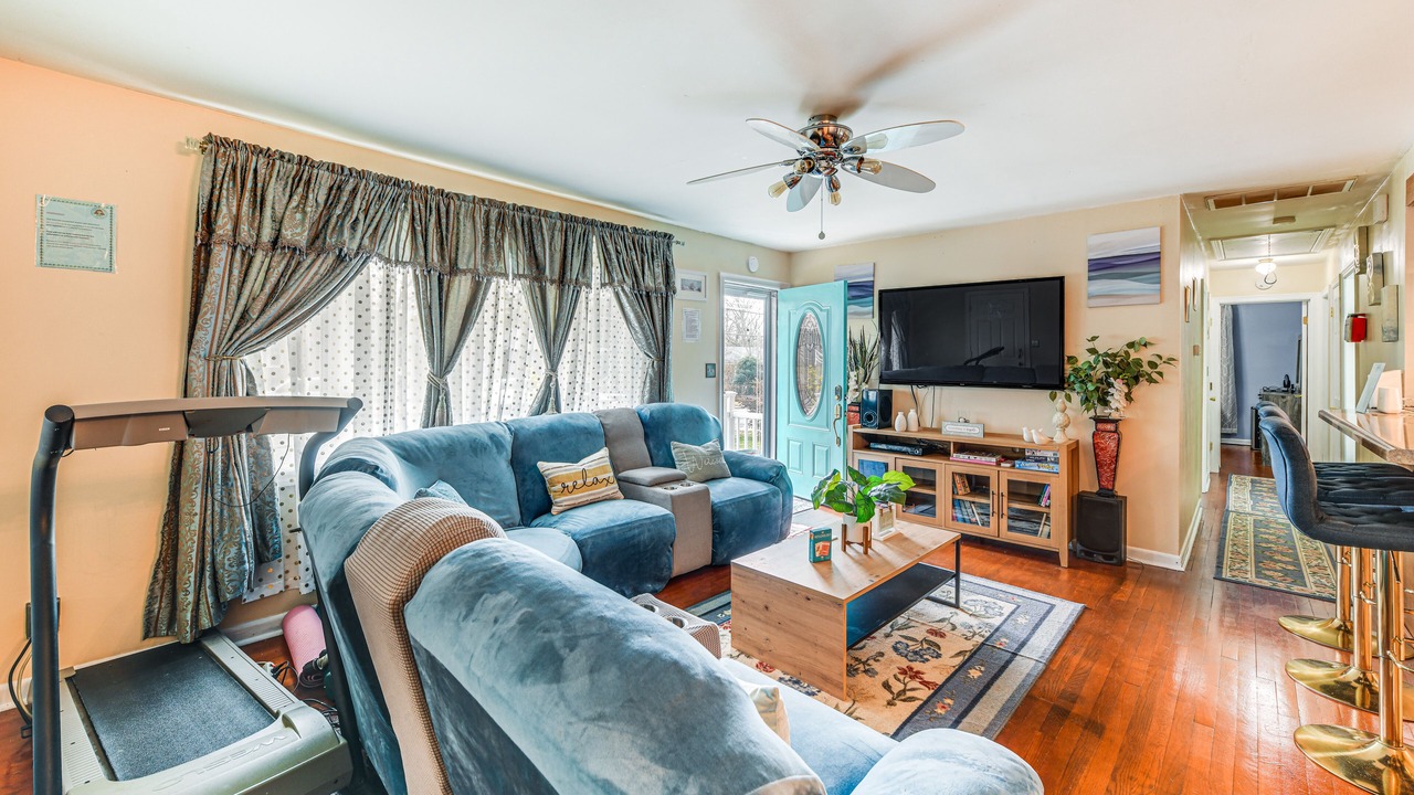 Photo of Bedroom in Colonial Heights