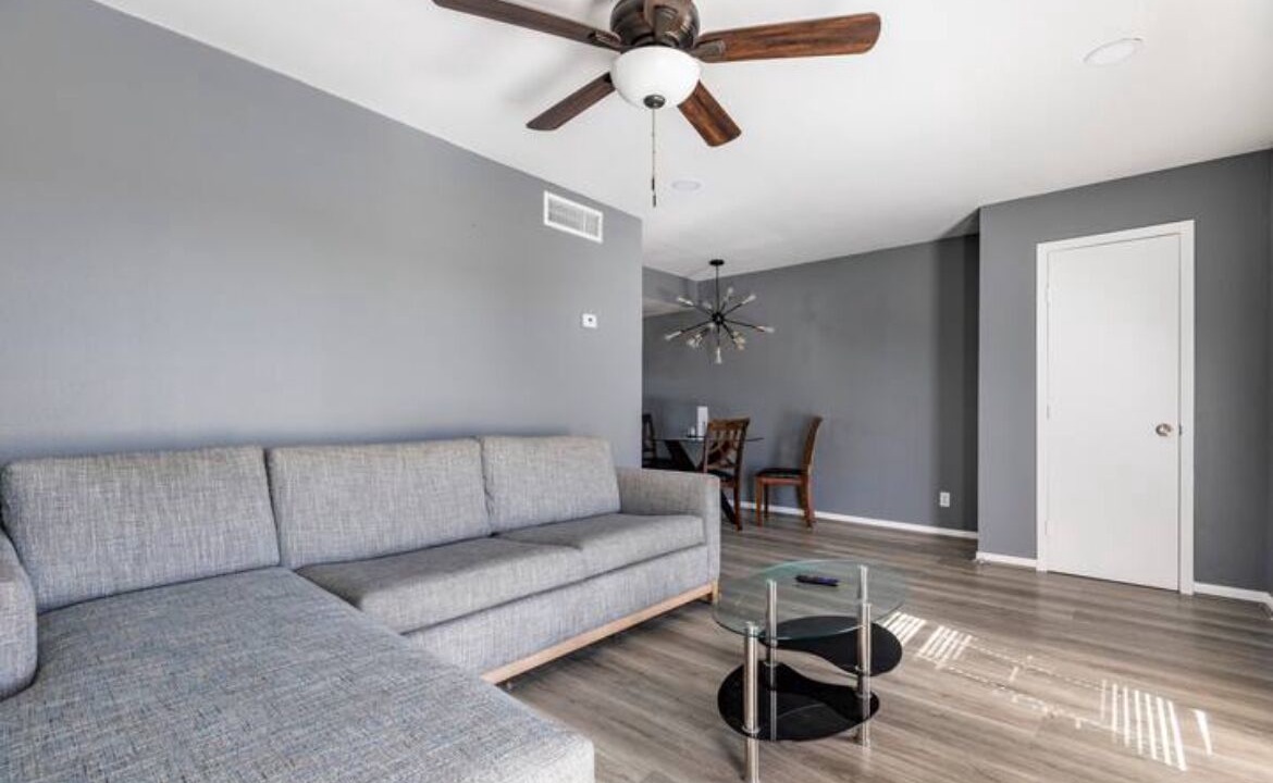Photo of Livingroom in Spring Branch Central