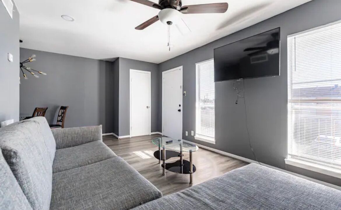 Photo of Livingroom in Spring Branch Central